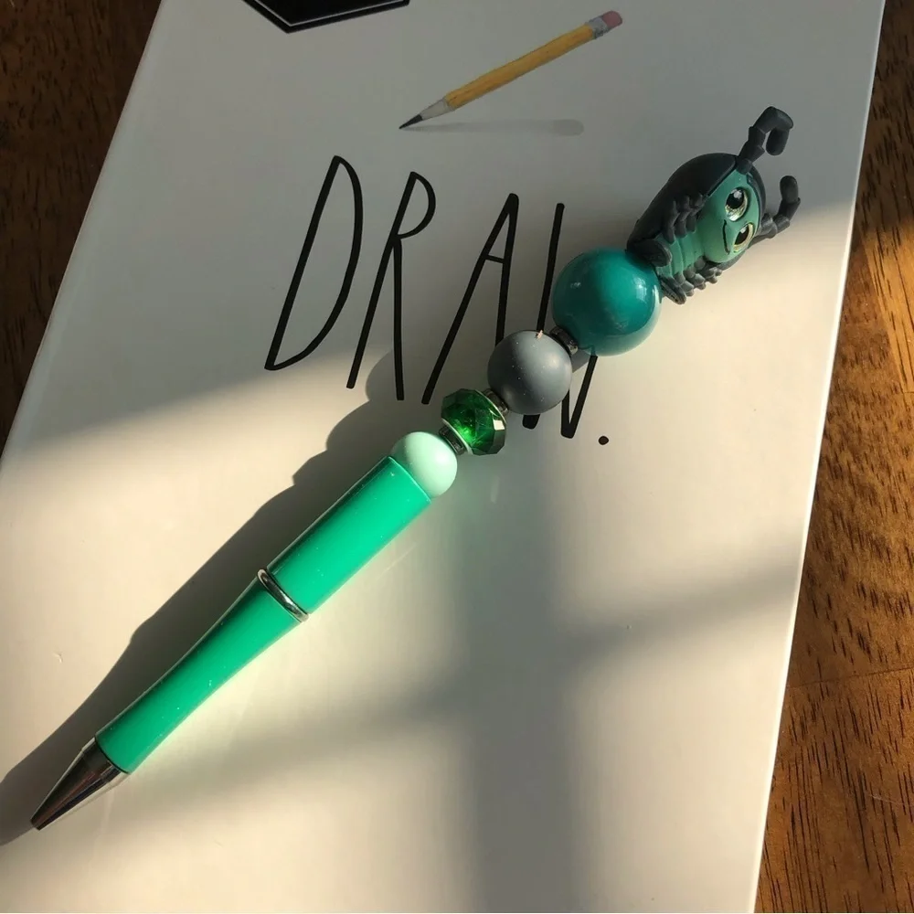 Disney Doorables: A Bug's Life: Roll handmade beaded pen